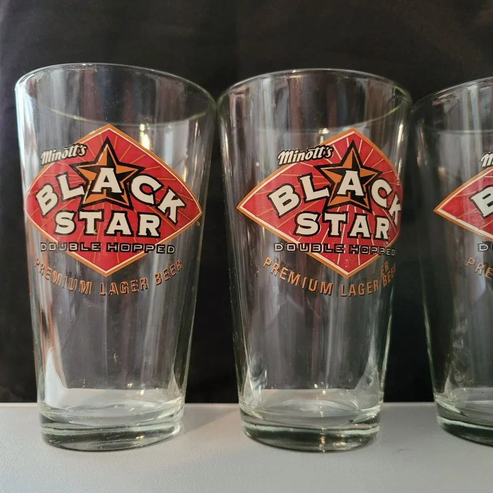 Minott's Black Star Lager Beer Glasses Set of 4 Barware Red Black Logo JJ1500